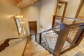 Interior - Navahoe Nest - Luxury + Hot tub + Large yard (South Lake Tahoe)