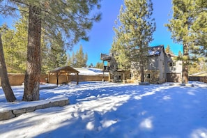Property grounds - Navahoe Nest - Large Luxury Home w Hot Tub (South Lake Tahoe)