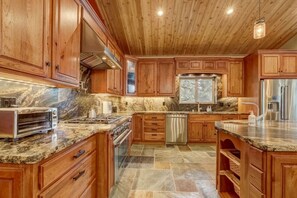 Fridge, microwave, oven, stovetop - Navahoe Nest - Large Luxury Home w Hot Tub (South Lake Tahoe)