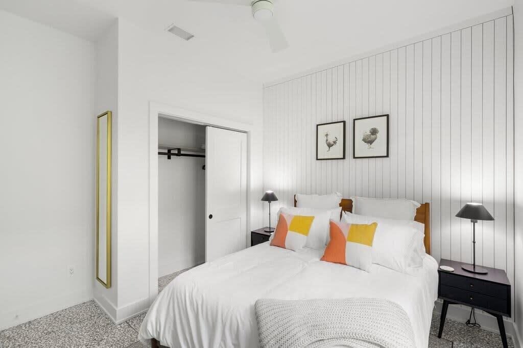 6 Schlafzimmer, Schreibtisch, Bügeleisen/Bügelbrett, WLAN