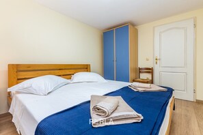 2 bedrooms, WiFi, bed sheets