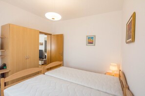 2 quartos, ferros/tábuas de passar roupa, Wi-Fi, roupa de cama