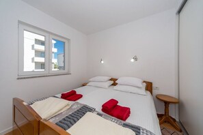 1 bedroom, WiFi, bed sheets - Modern groundfloor apartment for 2 persons (Biograd na Moru)