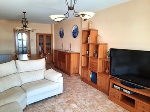 TV - 3 rooms ground floor apartment with Wifi (Llívia)
