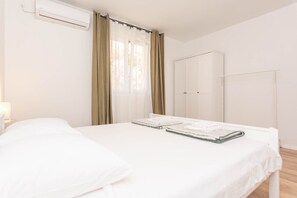 3 bedrooms, WiFi, bed sheets - Apartment Nia - dream vacation in Biograd (Biograd na Moru)