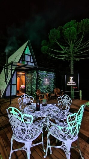 ด้านหน้าที่พัก - ตอนเย็น/กลางคืน