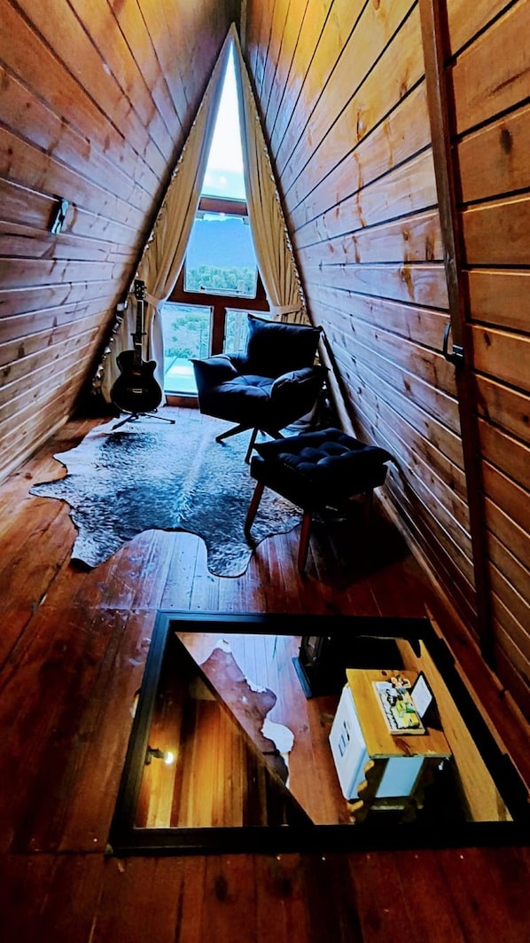 Cabana | Área de estar | Smart TV 32 polegadas com canais digitais, Netflix