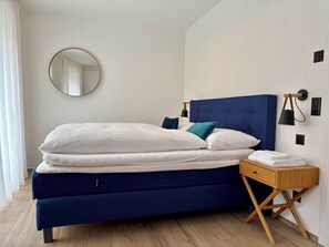 2 عدّة غرف نوم وواي فاي مجانًا وملاءات أسرّة