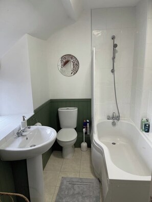 Asciugacapelli, asciugamani, sapone, shampoo