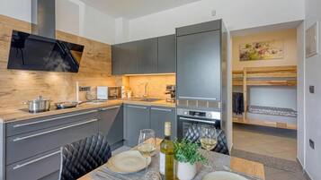 Fridge, microwave, oven, stovetop