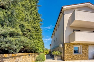 Familie appartement, 1 slaapkamer, magnetron (Modern Apt Deni: Terrace + Private) | Exterieur
