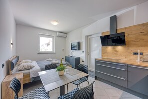 Dining - Coastal Countryside Oasis Apartment Deni (Koper)