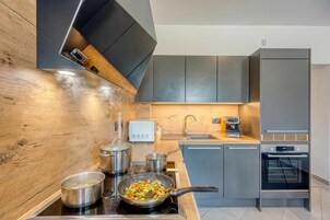 Familie appartement, 1 slaapkamer, magnetron (Modern Apt Deni: Terrace + Private) | Privékeuken