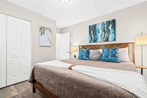 2 bedrooms, desk, iron/ironing board, WiFi