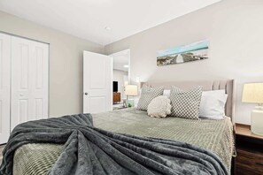 2 habitaciones, escritorio, tabla de planchar con plancha y wifi