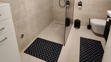 Appartement (Two Bedroom Apartment with Terrace an) | Salle de bain