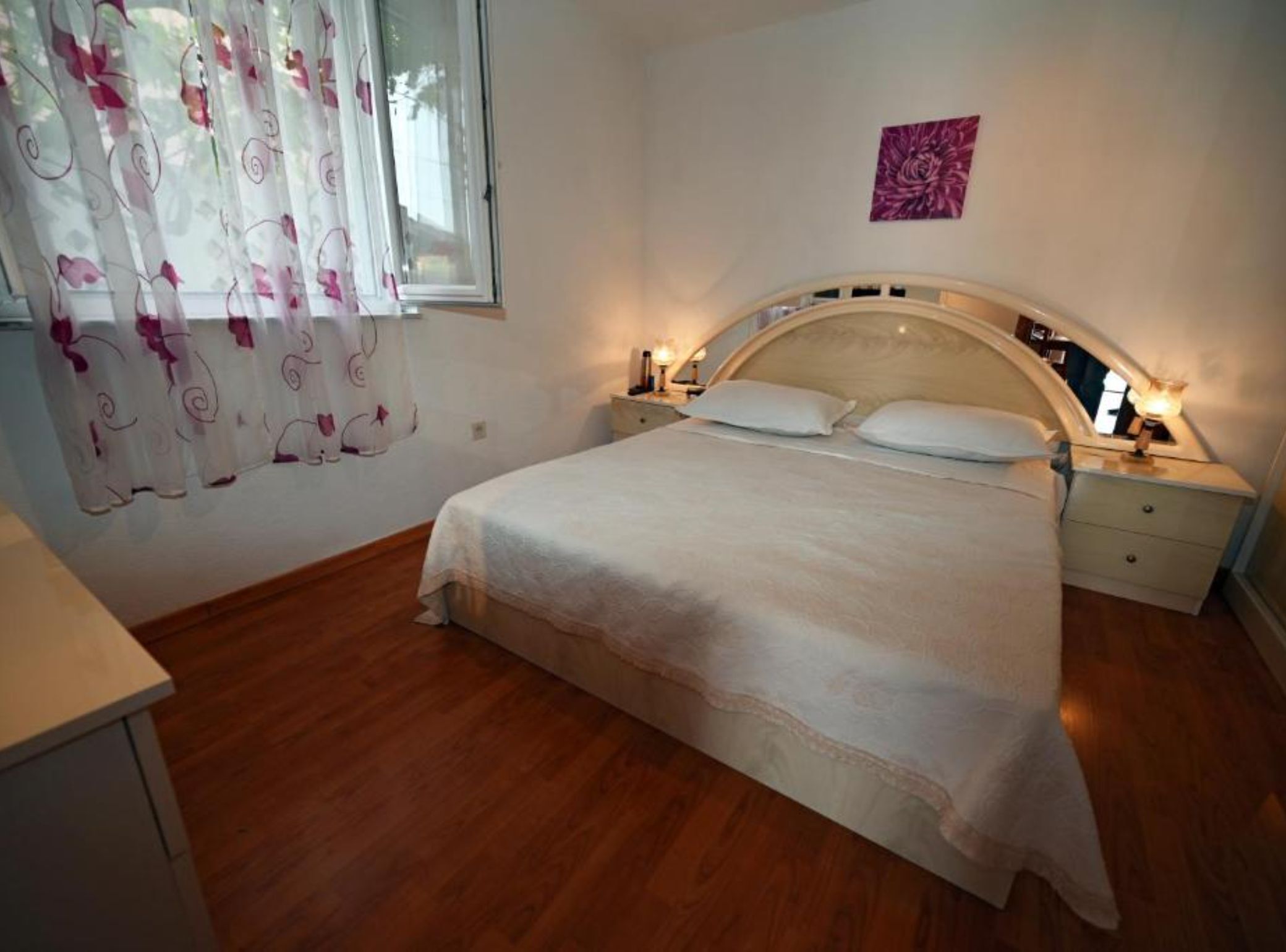 Apartment (One Bedroom Apartment with Terrace an)