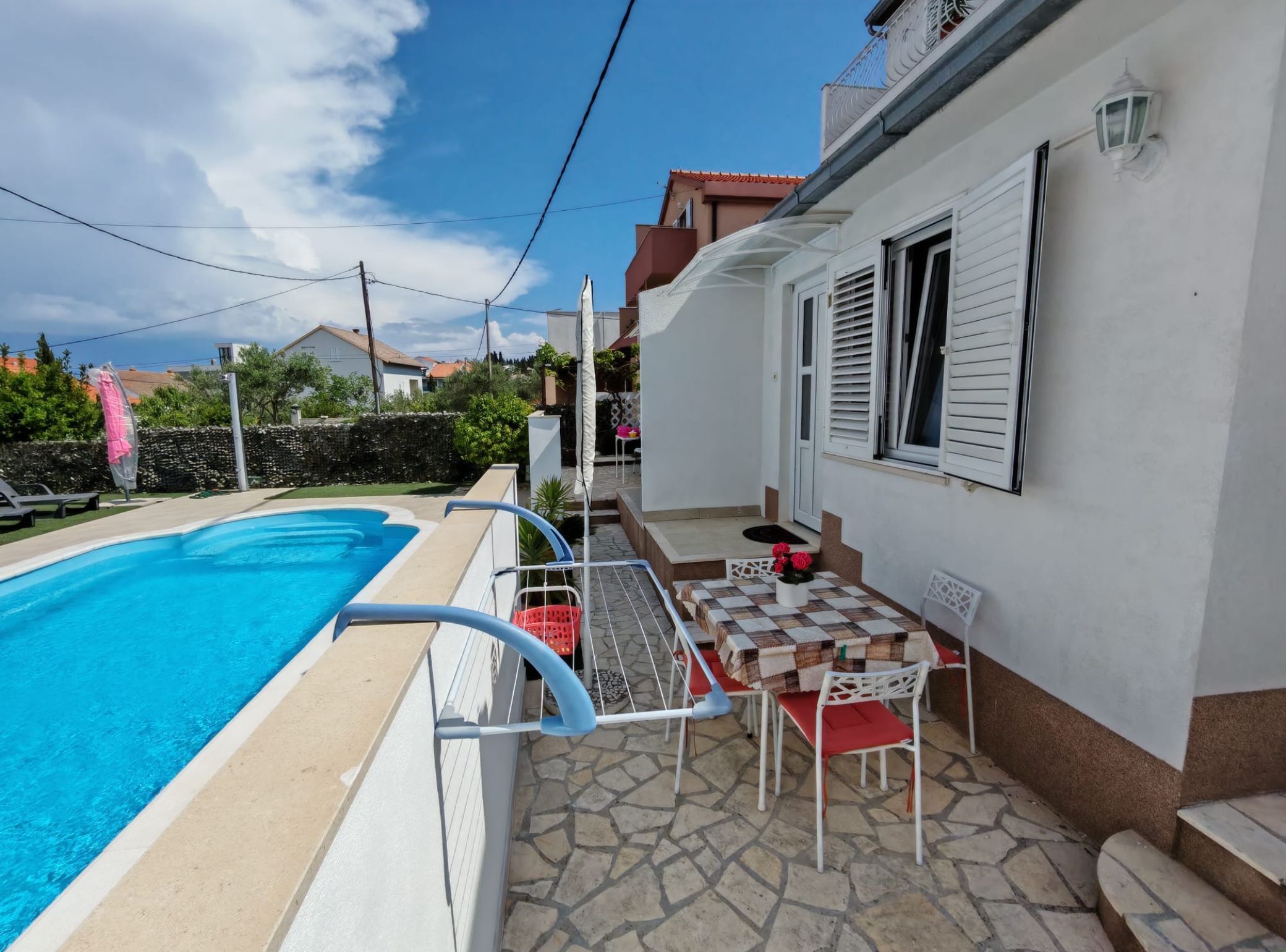 Apartment (Two Bedroom Apartment with Terrace an) | Pool | Außenpool (je nach Saison geöffnet), Sonnenschirme, Liegestühle