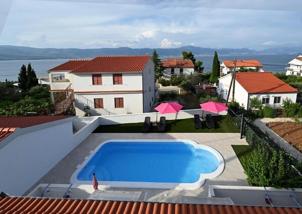 Seasonal outdoor pool, pool umbrellas, sun loungers