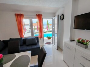 Apartment (Two Bedroom Apartment with Terrace an) | Living room | 32-inch flat-screen TV with digital channels - Apartments Mihovilovic (Split)