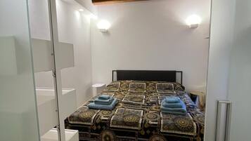 2 Schlafzimmer, Schreibtisch, Bügeleisen/Bügelbrett, kostenloses WLAN