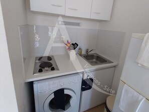 Fridge, microwave, oven, coffee/tea maker