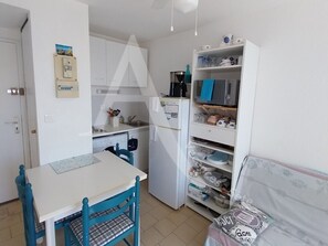 Fridge, microwave, oven, coffee/tea maker - En plein coeur quartier Corniche, T2 avec balcon (Sète)