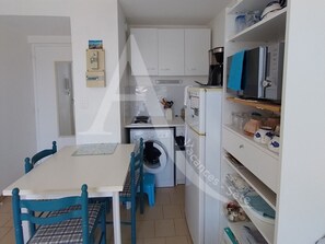Fridge, microwave, oven, coffee/tea maker