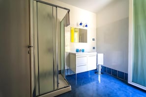 Kamar Double Klasik, pemandangan gunung | Kamar mandi