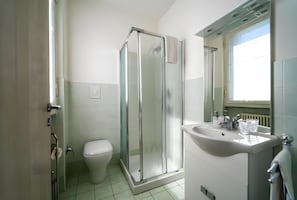 Quarto casal clássico, vista para o lago | Banheiro