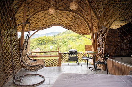 1 habitación, ropa de cama de alta calidad, cubrecamas y minibar