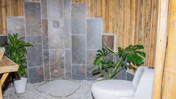 Deluxe Cabin, 1 King Bed, Hot Tub, Lake View | Bathroom