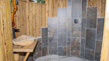 Cabaña Deluxe, 1 cama de matrimonio grande, bañera de hidromasaje, vistas al lago | Baño