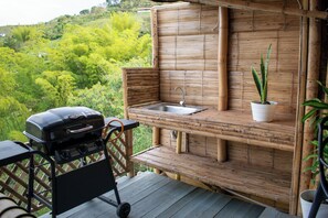 Basic Cabin | Living area - Magic View Guatape (El Peñol)