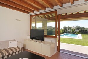 Living area | 35-inch TV with digital channels - Villa Mary by Wonderful Italy (San Felice del Benaco)