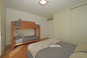 4 bedrooms, iron/ironing board, free WiFi, bed sheets - Villa Mary by Wonderful Italy (San Felice del Benaco)