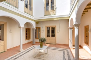 Terrace/patio - Unique Sevillian House with terrace and pool. Casa Pimienta (Seville)
