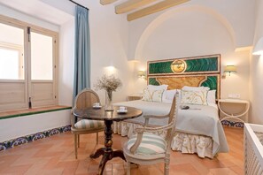 7 Schlafzimmer, Schreibtisch, Bügeleisen/Bügelbrett, WLAN