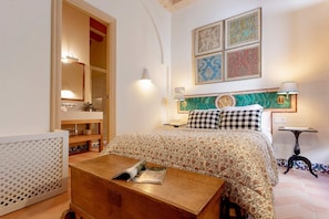 7 bedrooms, desk, iron/ironing board, WiFi - Unique Sevillian House with terrace and pool. Casa Pimienta (Seville)