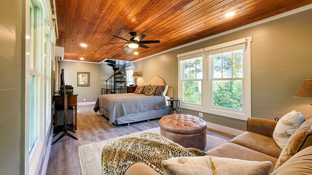 Living area - Beachcomber – Small Space, Big Paradise! (Topsail Beach)