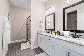 Hair dryer, towels - Magical Orlando Getaway 4Bed House w/ Arcade Games (Kissimmee)