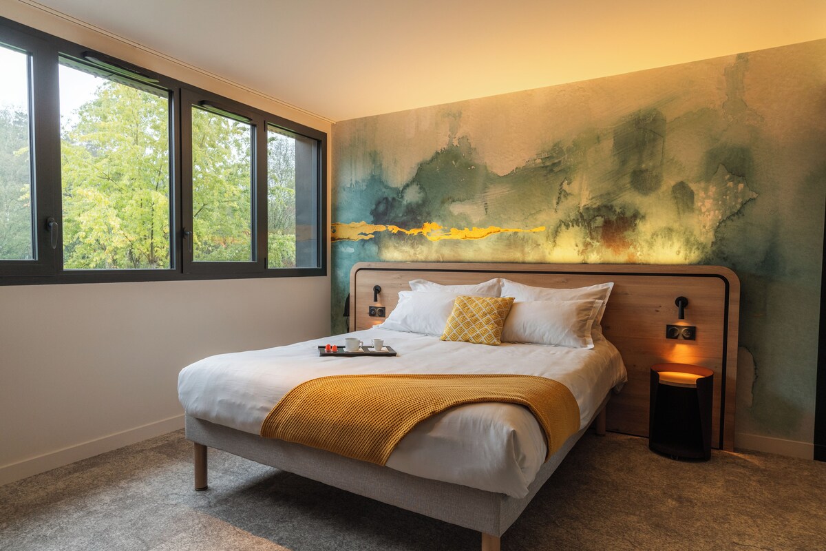 Habitación Confort doble, 1 cama de matrimonio (1) | Caja fuerte, cortinas opacas, tabla de planchar con plancha