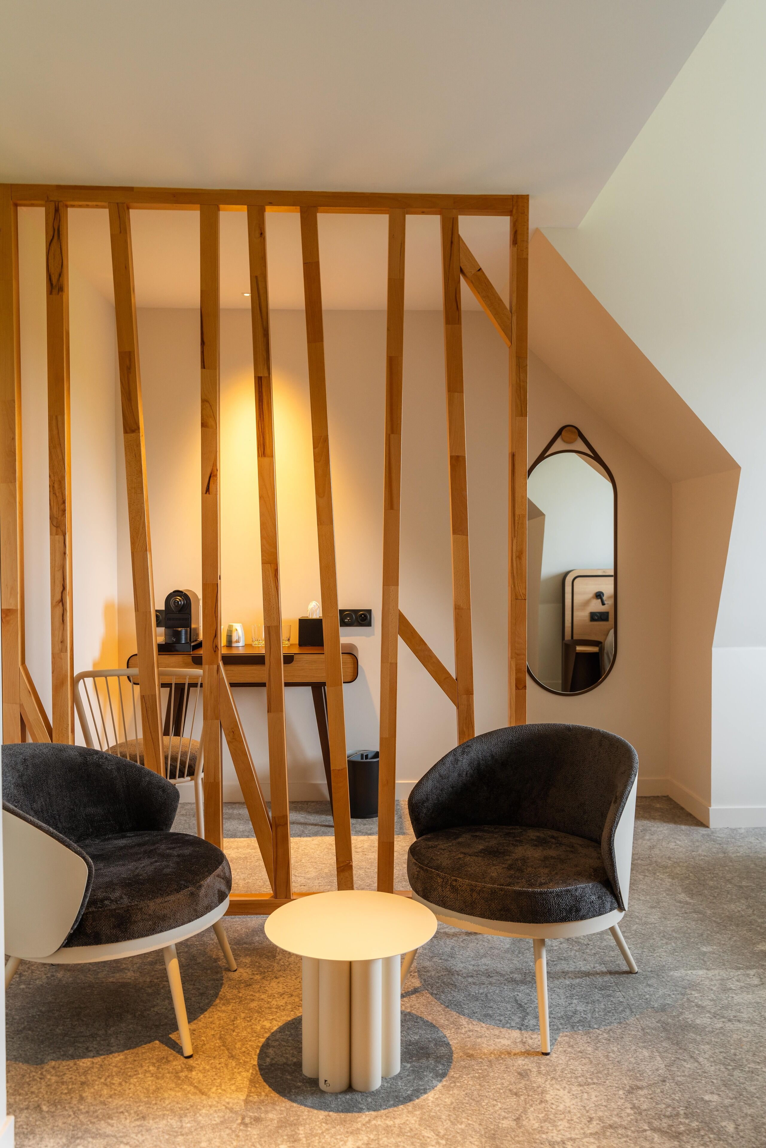 Superior kamer | Een kluis op de kamer, individueel gemeubileerd