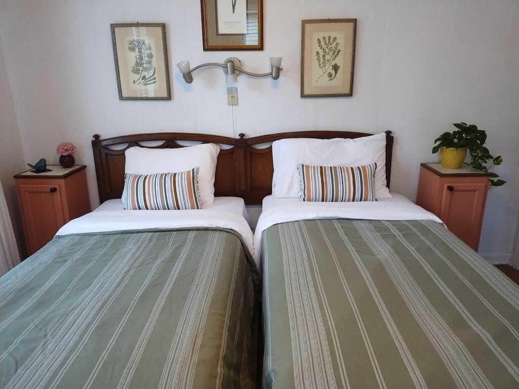 2 多间卧室、办公桌、WiFi、床单