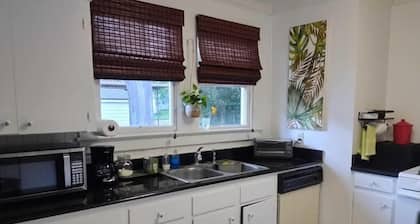Cozy Lafayette Apartment with Patio & Kitchen