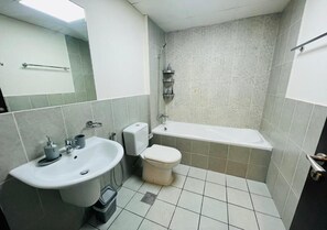 Pyyhkeet, saippua, sampoo, vessapaperi