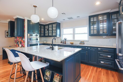 Art Farm in Midtown Retro and Peaceful w/Hot Tub
