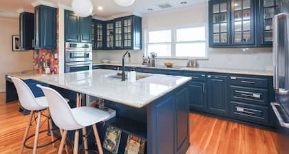 Art Farm in Midtown Retro and Peaceful w/Hot Tub