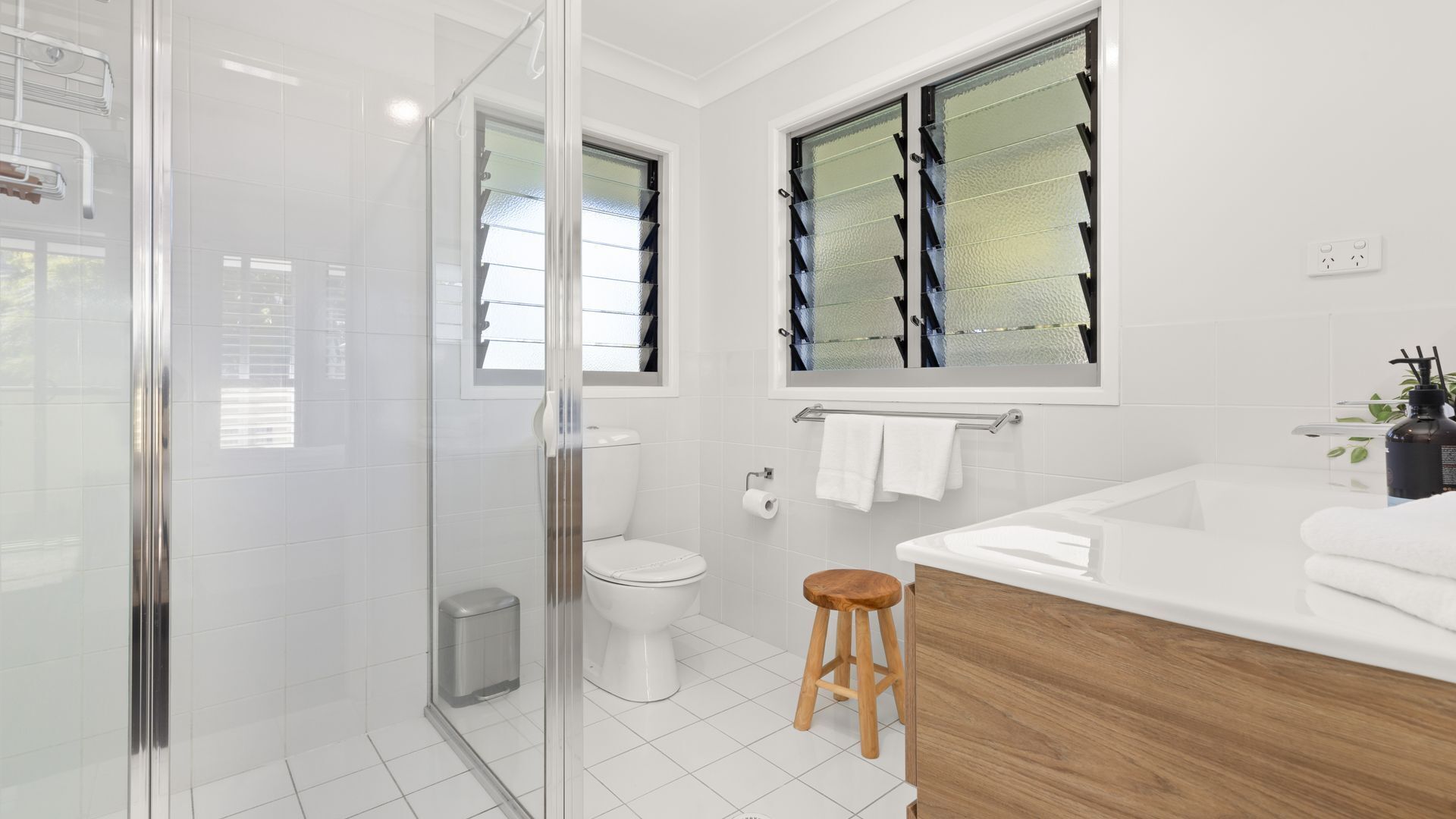 Shower, hair dryer, towels