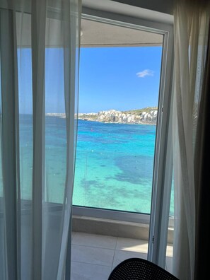 Interior - Kick back and relax in this calm, stylish space (San Pawl il-Bahar)